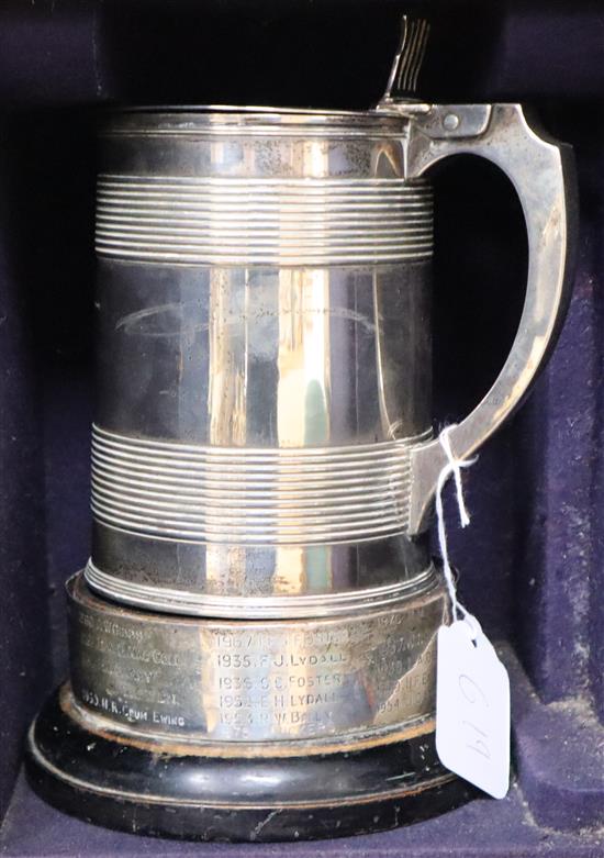 A George III silver tankard, Duncan Urquhart & Naphtali Hart, London 1803, 25.7oz, in bespoke wooden case.